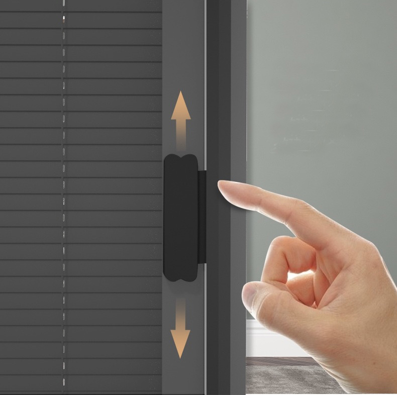 Insulating glass with built-in blinds