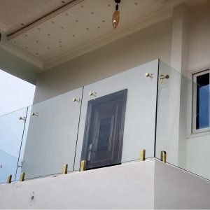 balcony railing glass